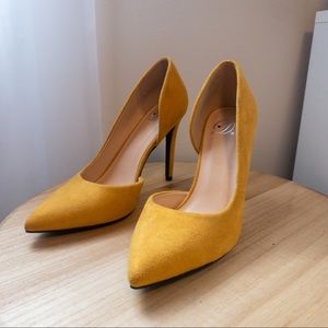 *NWT Yellow Suede Heels